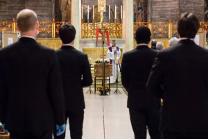 La Croix – Comment faire mémoire des morts du Covid-19 ?